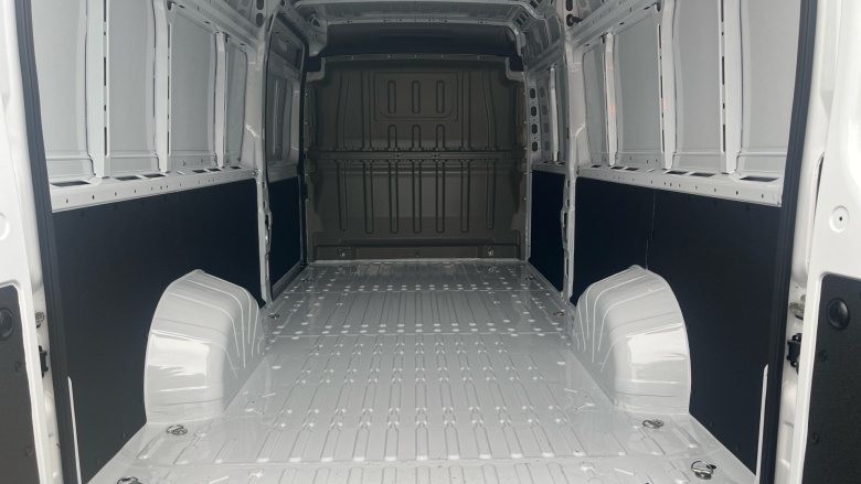 Peugeot Boxer 3500 Heavy L4 Diesel 2.2 BlueHDi 140 H2 Van Professional